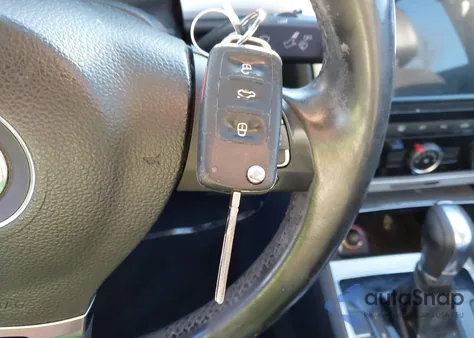 2013 Volkswagen Passat 2.5L Se z USA, uszkodzony, nr VIN 1VWBH7A36DC027272